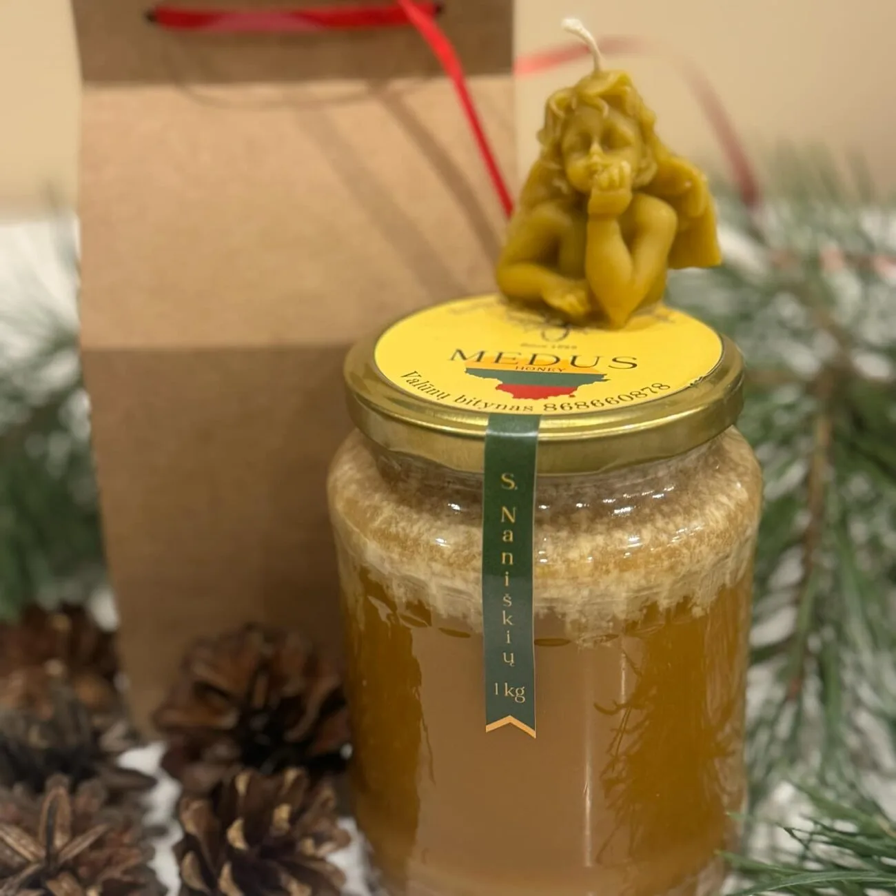 Valūnų_bitynas_Miško_medus_Valūnų_bityno_medus_Dzūkijos_miško_medus_Tamsus_miško_medus_Dovanos_iš_avilio