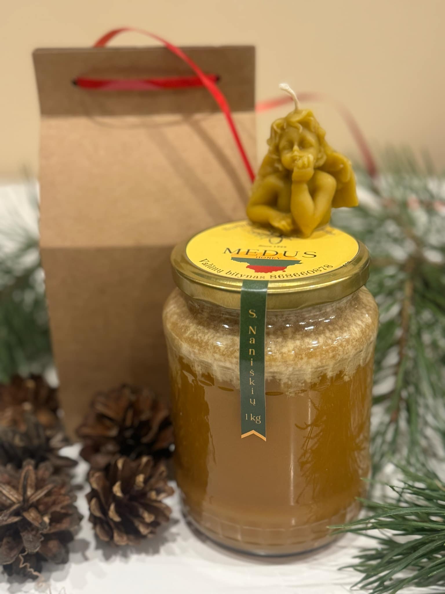 Valūnų_bitynas_Miško_medus_Valūnų_bityno_medus_Dzūkijos_miško_medus_Tamsus_miško_medus_Dovanos_iš_avilio