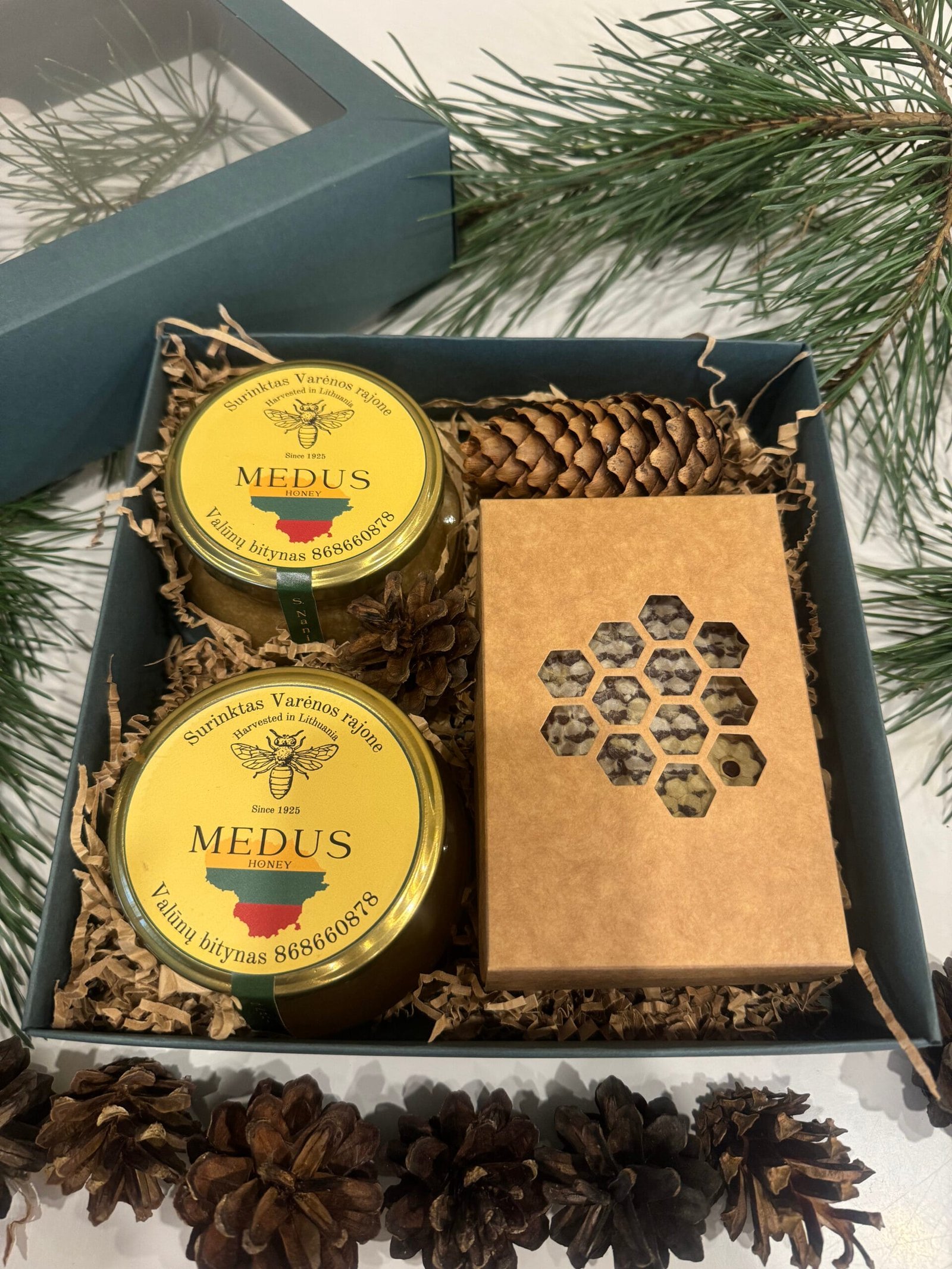 Medus_Valūnų_bitynas_Dzūkijos_medus_Miško_medus_Bičių_vaško_žvakės_Dovanėlės_Grikių_medus_žiedadulkės_natūralios_dovanos_kalėdinės_dovanėlės