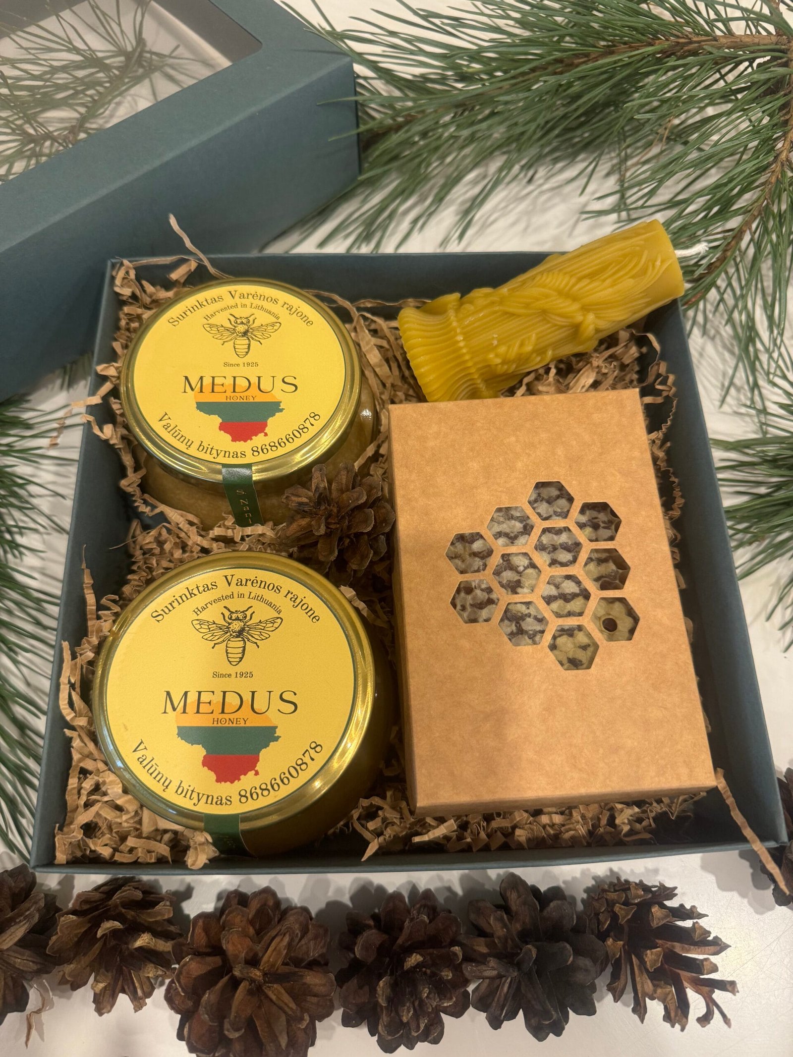 Medus_Valūnų_bitynas_Dzūkijos_medus_Miško_medus_Bičių_vaško_žvakės_Dovanėlės_Grikių_medus_žiedadulkės_natūralios_dovanos_kalėdinės_dovanėlės