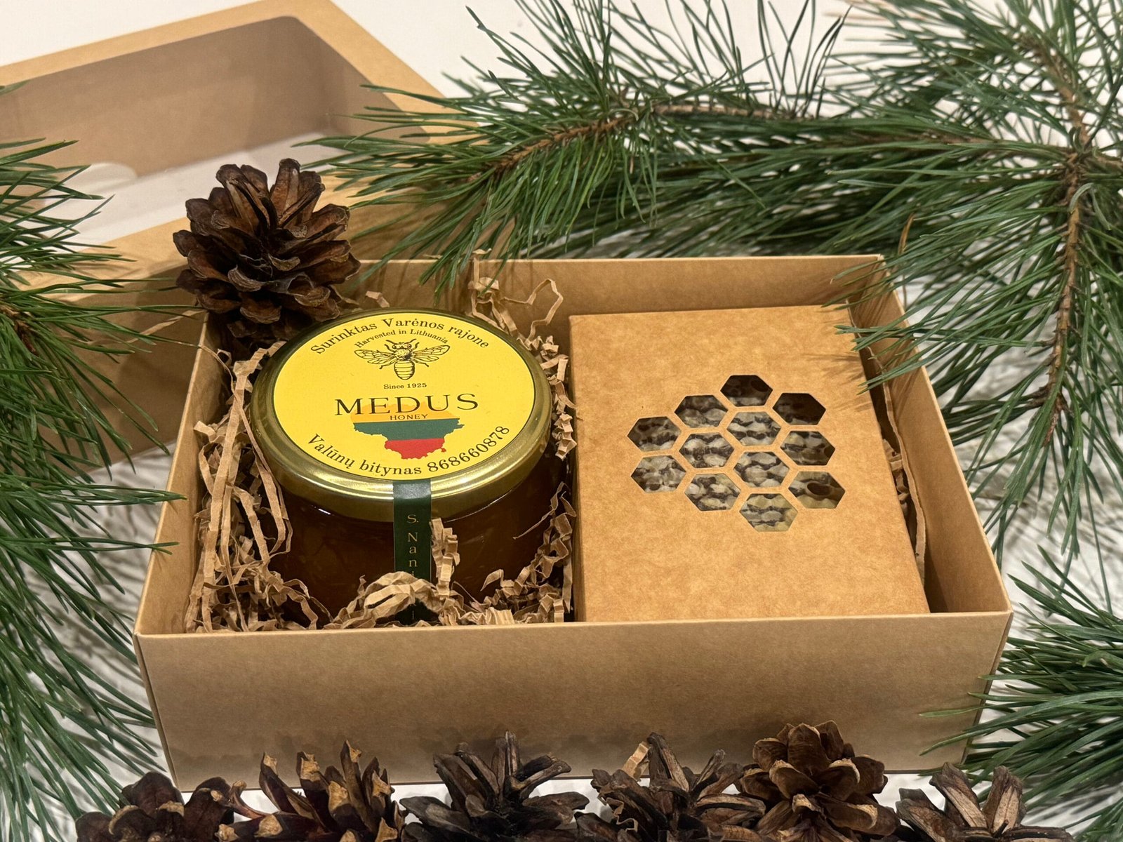 Medus_Valūnų_bitynas_Dzūkijos_medus_Miško_medus_Bičių_vaško_žvakės_Dovanėlės_Grikių_medus_žiedadulkės_natūralios_dovanos_kalėdinės_dovanėlės