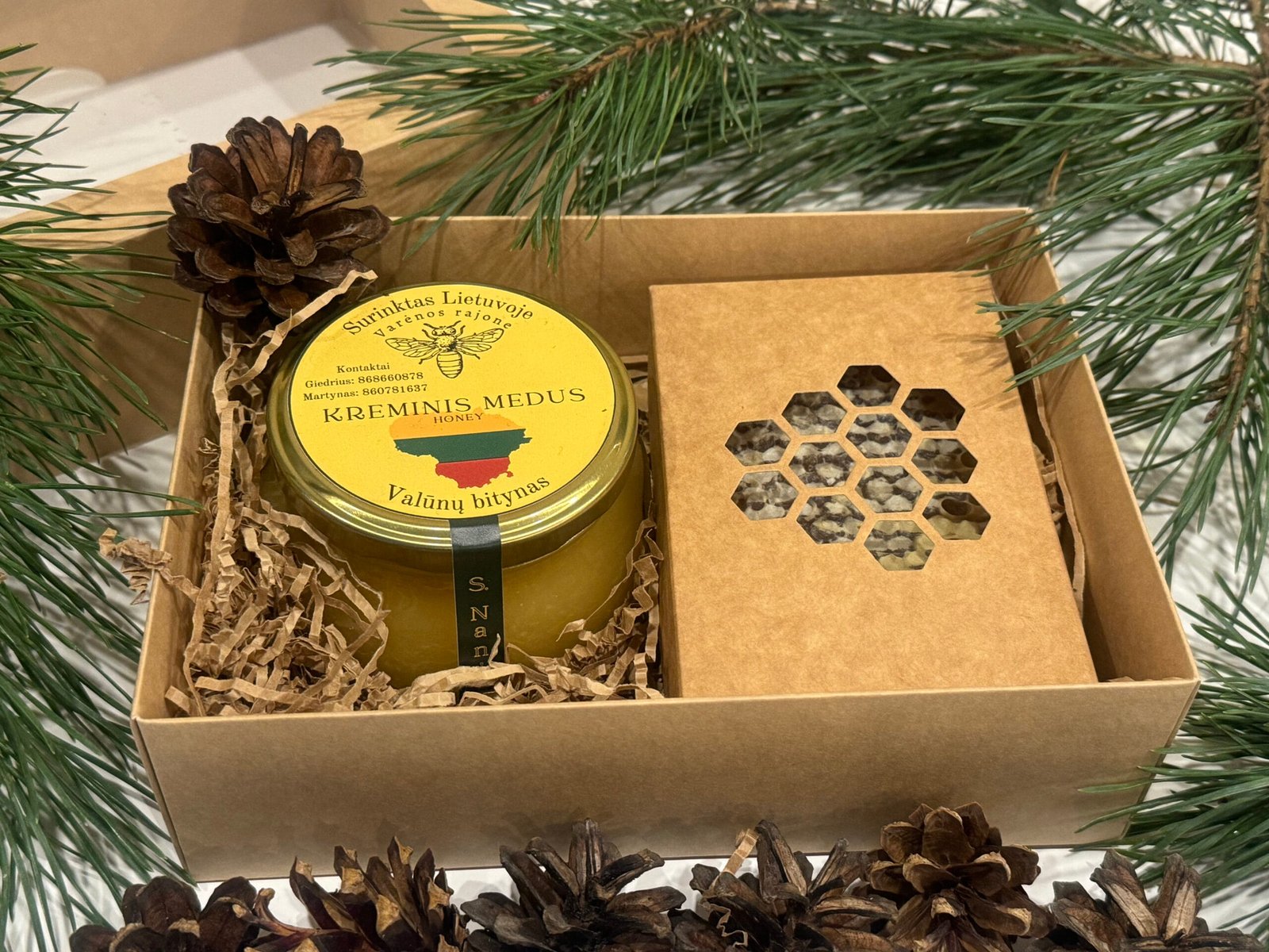 Medus_Valūnų_bitynas_Dzūkijos_medus_Miško_medus_Bičių_vaško_žvakės_Dovanėlės_Grikių_medus_žiedadulkės_natūralios_dovanos_kalėdinės_dovanėlės