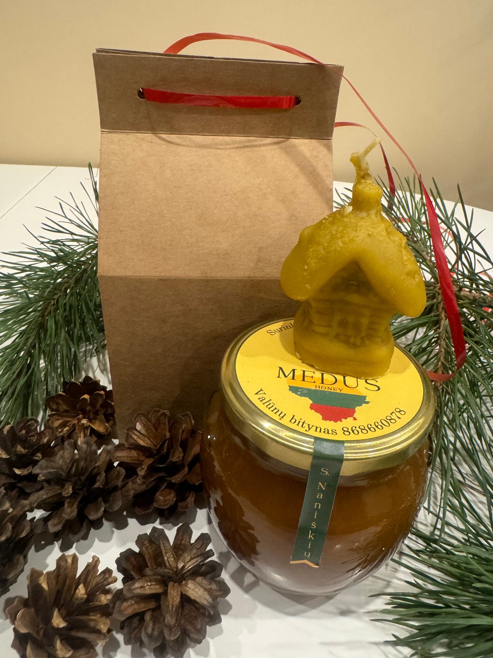 Medus_Valunu_bitynas_Dzukijos_medus_Misko_medus_Biciu_vasko_zvakes_Dovaneles_Grikiu_medus_ziedadulkes_naturalios_dovanos_kalėdinės_dovanėlės