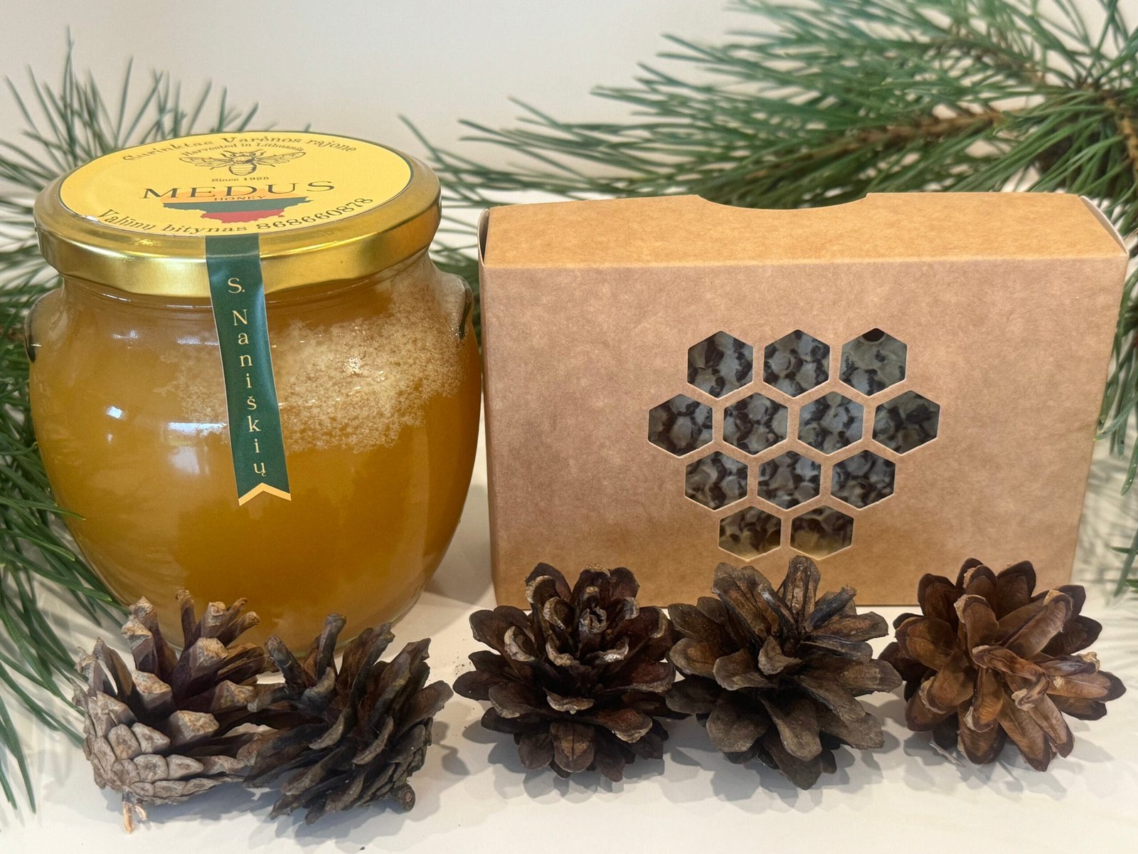 Valūnų_bitynas_Dzūkijos_medus_Miško_medus_Bičių_vaško_žvakės_Dovanėlės_Grikių_medus_žiedadulkės_natūralios_dovanos_kalėdinės_dovanos