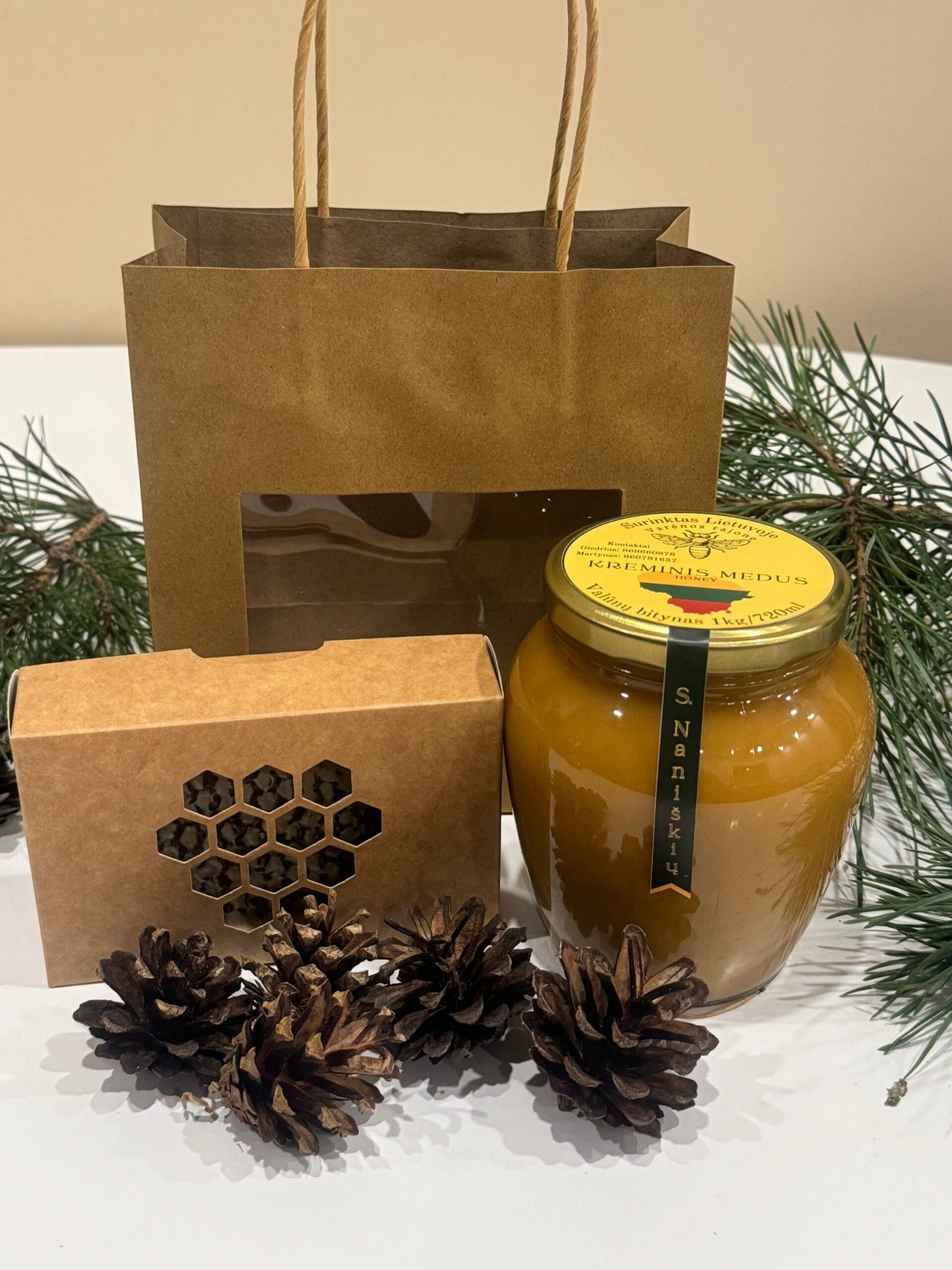 Medus_Valūnų_bitynas_Dzūkijos_medus_Miško_medus_Bičių_vaško_žvakės_Dovanėlės_Grikių_medus_žiedadulkės_natūralios_dovanos_kalėdinės_dovanos