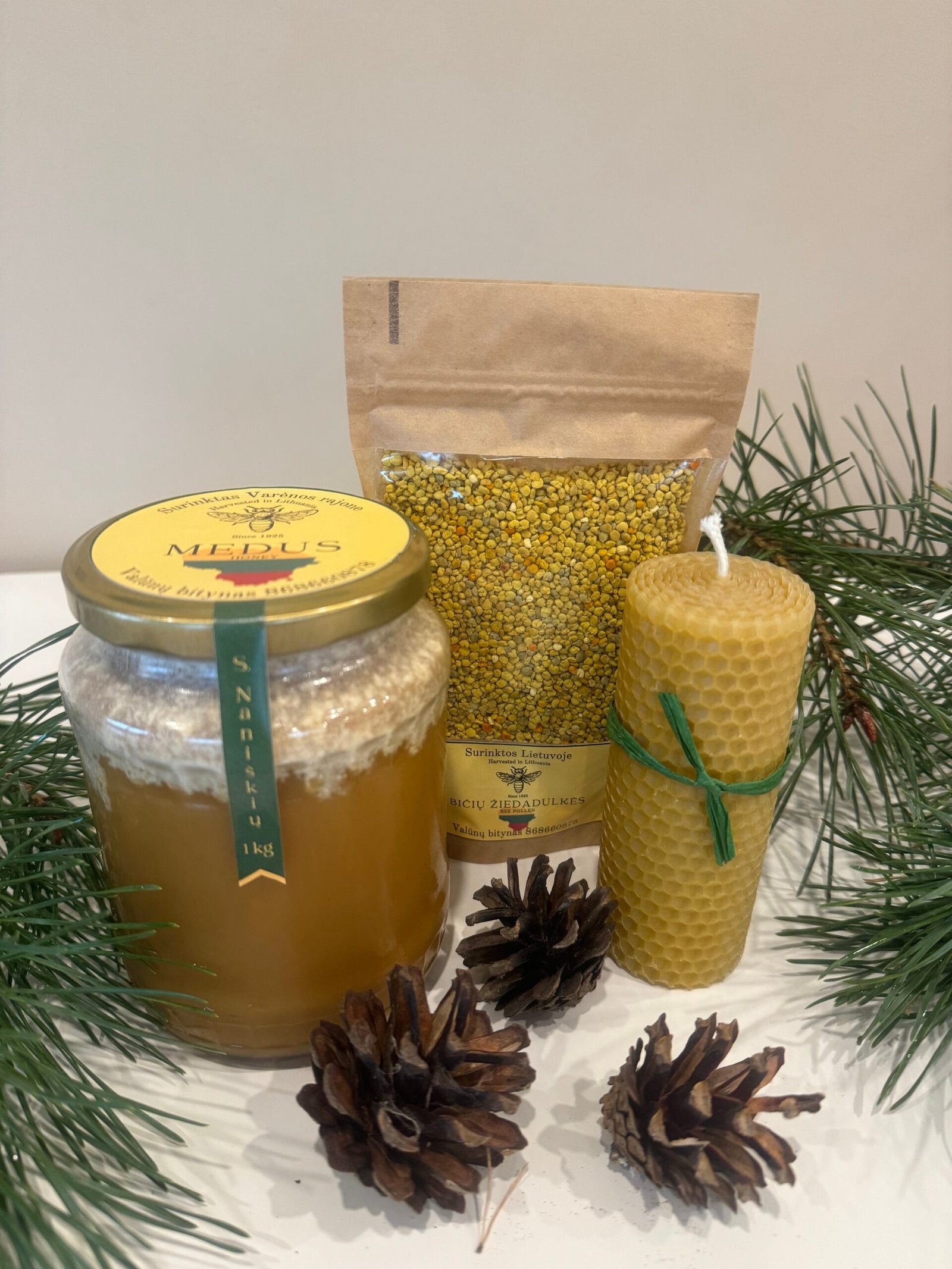 Valūnų_bitynas_Dzūkijos_medus_Miško_medus_Bičių_vaško_žvakės_Dovanėlės_Grikių_medus_žiedadulkės_natūralios_dovanos_Kalėdinės_dovanos
