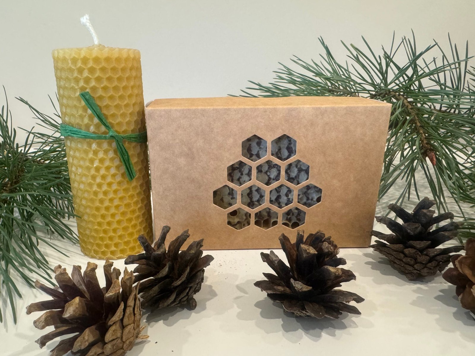 Valūnų_bitynas_Dzūkijos_medus_Miško_medus_Bičių_vaško_žvakės_Dovanėlės_Grikių_medus_žiedadulkės_natūralios_dovanos_kalėdinės_dovanėlės