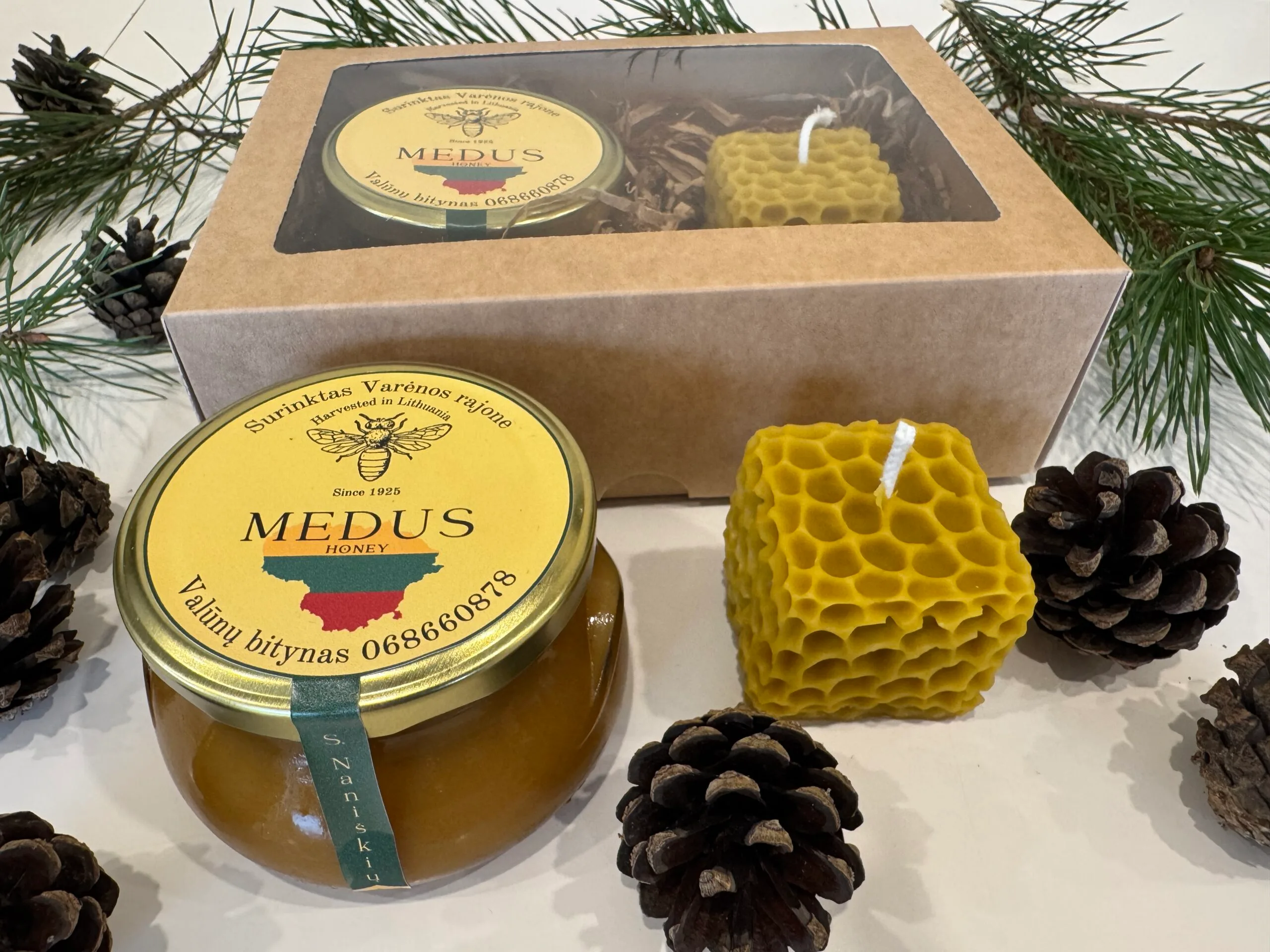 Valunu_bitynas_Dzukijos_medus_Misko_medus_Biciu_vasko_zvakes_Dovaneles_Grikiu_medus_ziedadulkes_naturalios_dovanos_kaledines_dovanos_medaus_dovanos