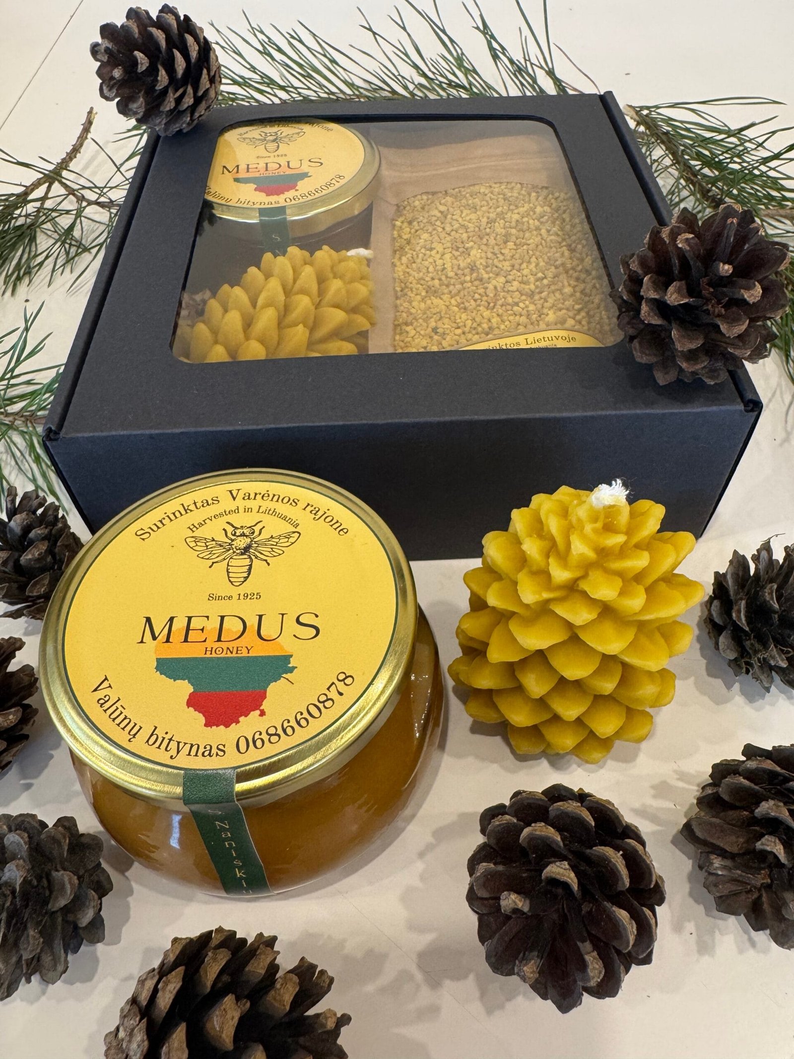 Dovana iš avilio – grikių medus 380 g, žiedadulkės ir bičių vaško žvakė „Kankorežis“ 1 Valunu_bitynas_Dzukijos_medus_Misko_medus_Biciu_vasko_zvakes_Dovaneles_Grikiu_medus_ziedadulkes_naturalios_dovanos_kaledines_dovanos_medaus_dovanos-2-2.jpg