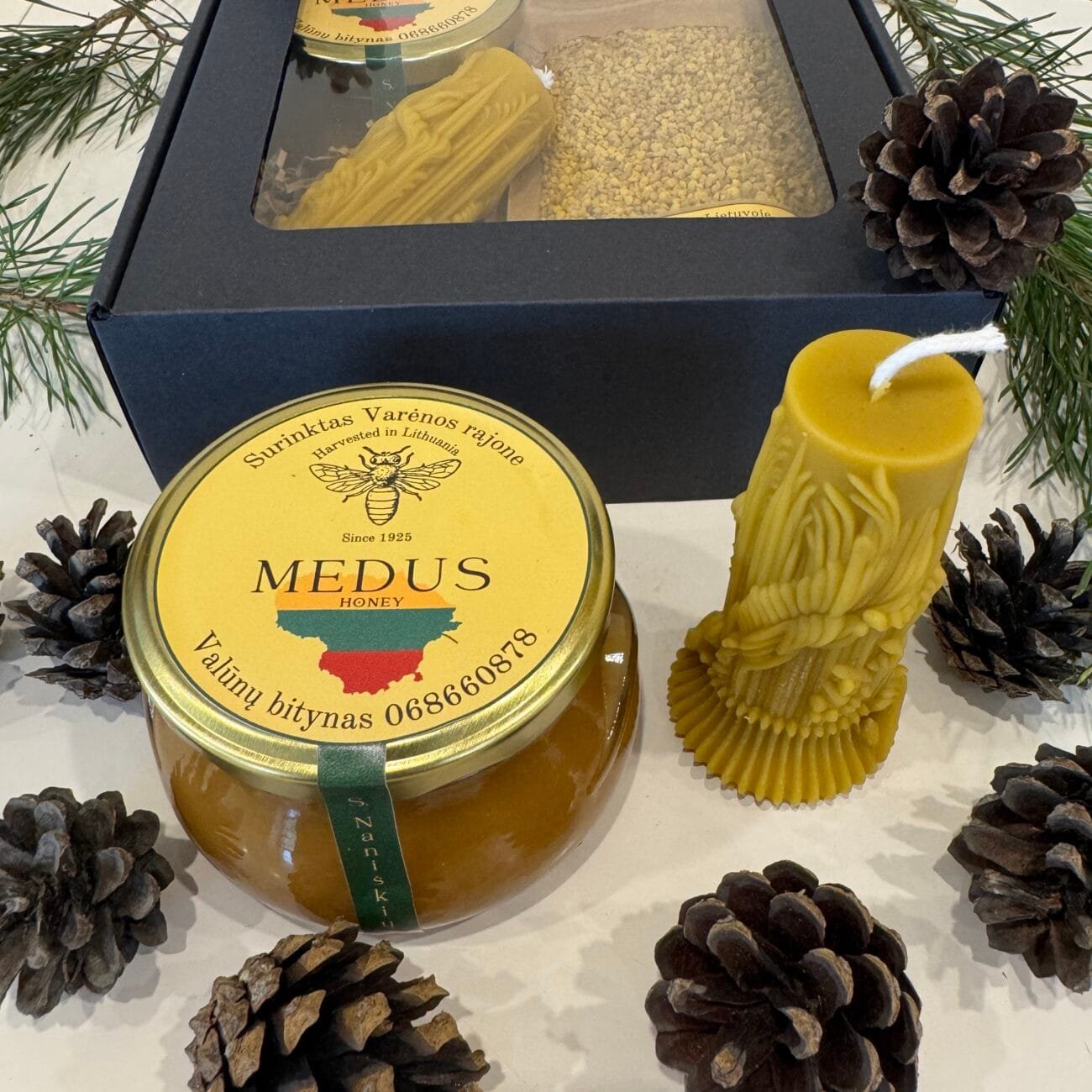 Valunu_bitynas_Dzukijos_medus_Misko_medus_Biciu_vasko_zvakes_Dovaneles_Grikiu_medus_ziedadulkes_naturalios_dovanos_kaledines_dovanos_medaus_dovanos