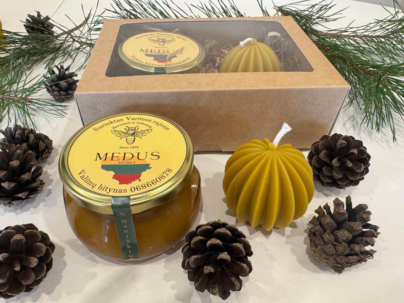 Valunu_bitynas_Dzukijos_medus_Misko_medus_Biciu_vasko_zvakes_Dovaneles_Grikiu_medus_ziedadulkes_naturalios_dovanos_kaledines_dovanos_medaus_dovanos