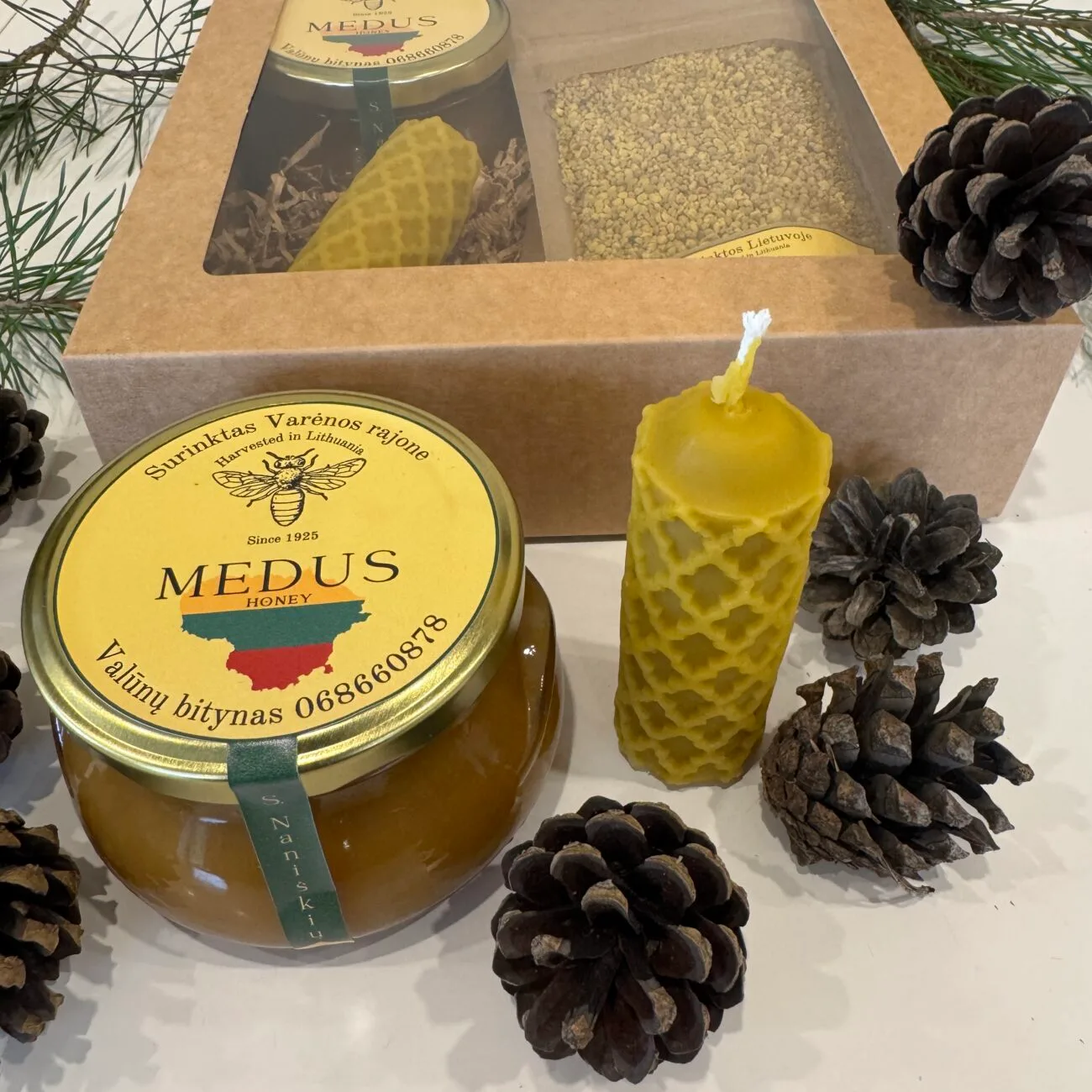 Valunu_bitynas_Dzukijos_medus_Misko_medus_Biciu_vasko_zvakes_Dovaneles_Grikiu_medus_ziedadulkes_naturalios_dovanos_kaledines_dovanos_medaus_dovanos