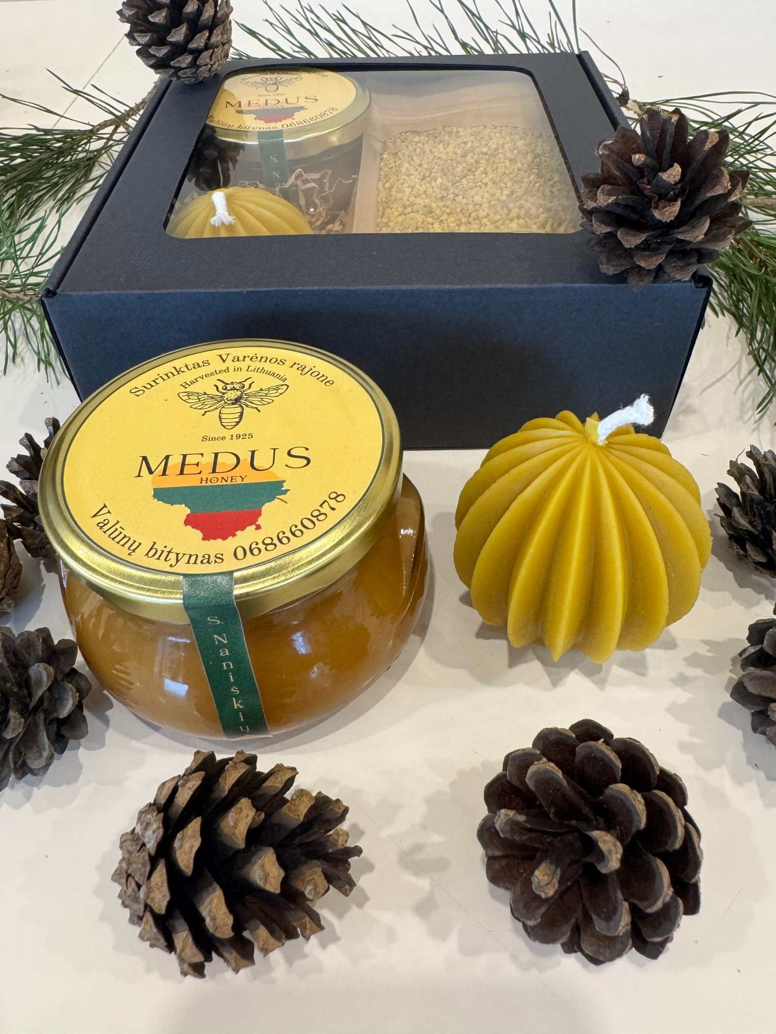 Valunu_bitynas_Dzukijos_medus_Misko_medus_Biciu_vasko_zvakes_Dovaneles_Grikiu_medus_ziedadulkes_naturalios_dovanos_kaledines_dovanos_medaus_dovanos