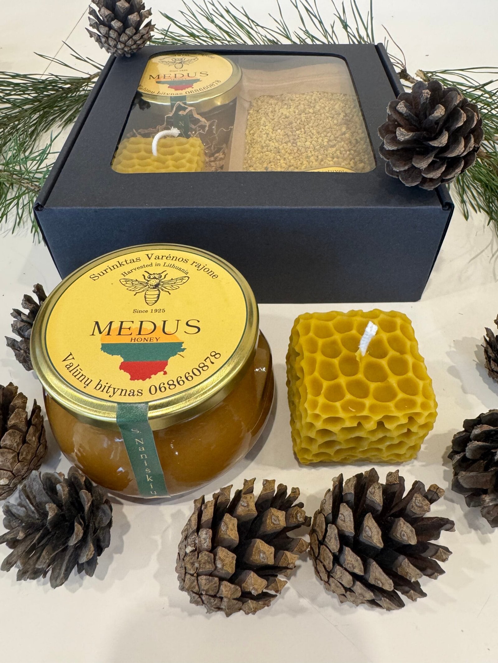 Valunu_bitynas_Dzukijos_medus_Misko_medus_Biciu_vasko_zvakes_Dovaneles_Grikiu_medus_ziedadulkes_naturalios_dovanos_kaledines_dovanos_medaus_dovanos